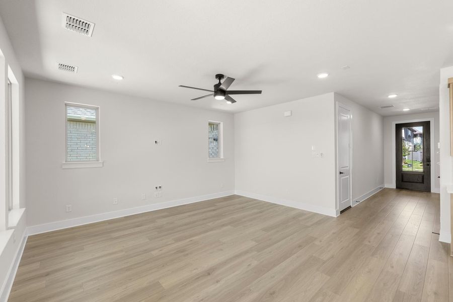 Spacious, unfurnished interior of a new home in Union Park, Little Elm (Image 17).