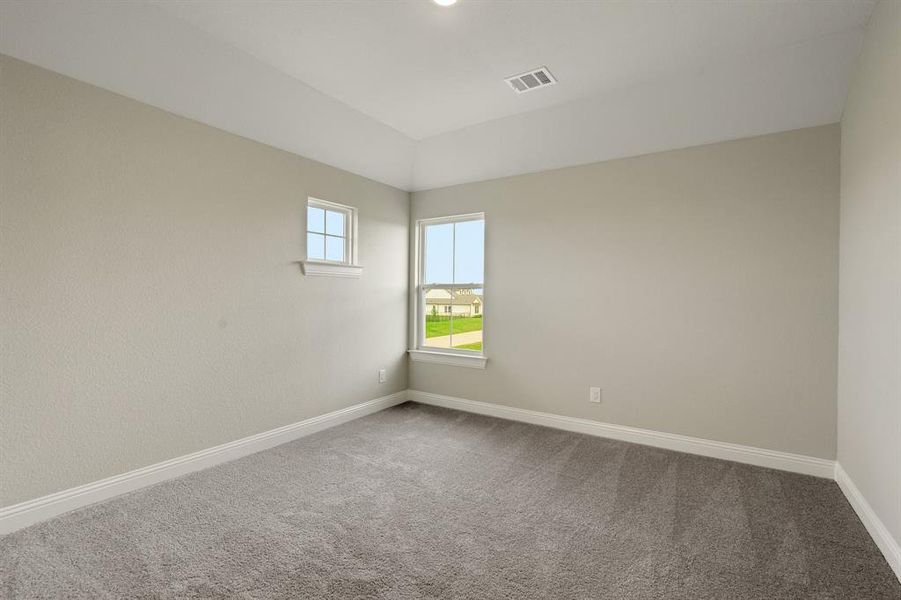 Spacious, unfurnished interior of a new home in Highland Crossing, Celina (Image 19).