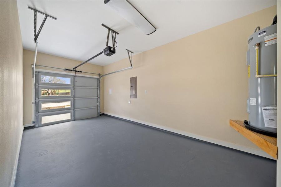 Spacious, unfurnished interior of a new home in , Dallas (Image 26).