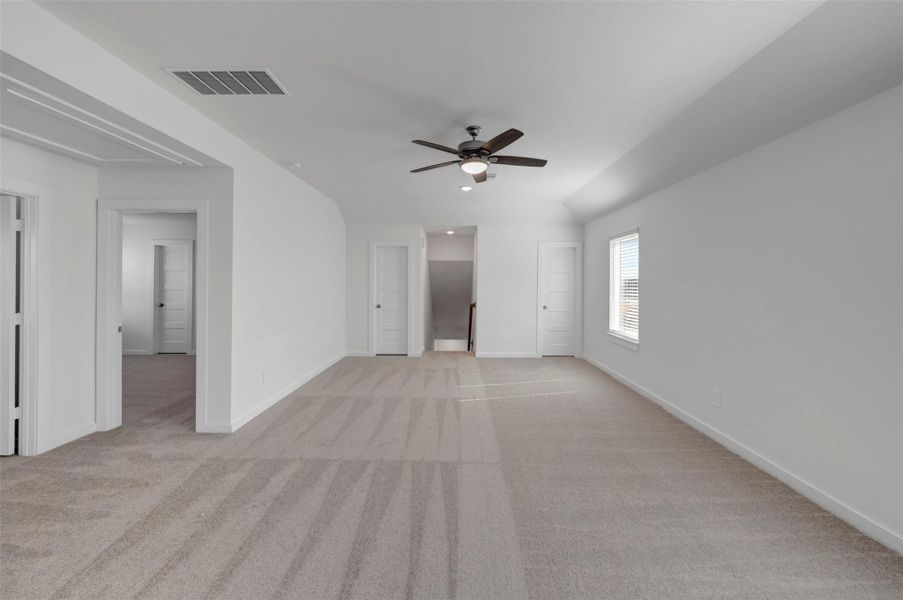 Spacious, unfurnished interior of a new home in Wildrye, Waller (Image 25).