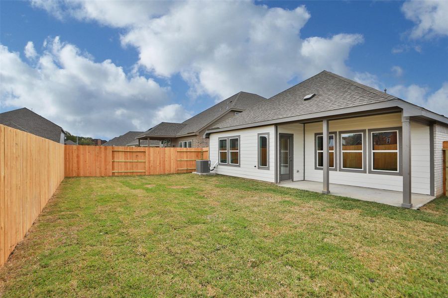 Exterior details and patio area of a home in Ellis Cove, Seabrook (Image 22).