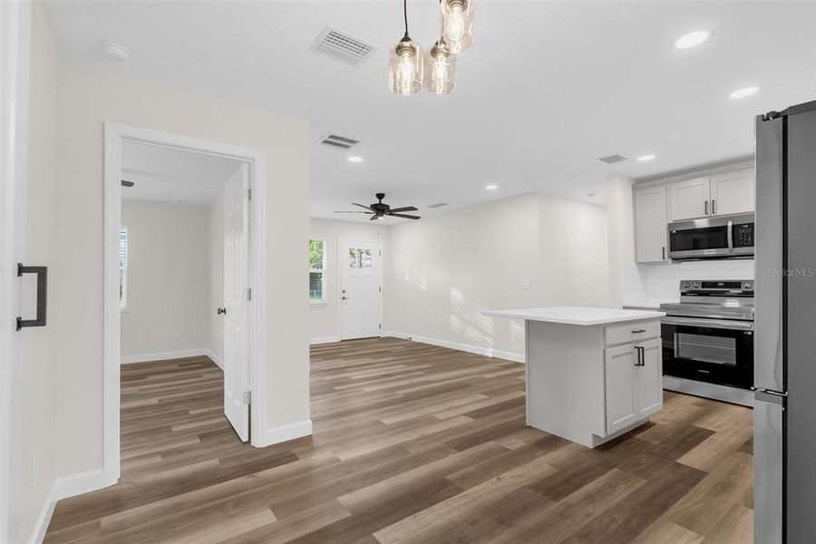 Spacious, unfurnished interior of a new home in , Orlando (Image 18).
