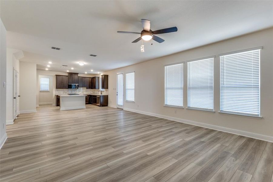 Spacious, unfurnished interior of a new home in Sierra Vista at Kelly Ranch, Aledo (Image 19).