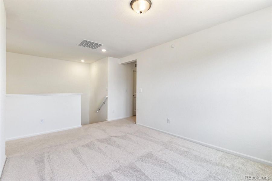 Spacious, unfurnished interior of a new home in Turnberry, Commerce City (Image 20).