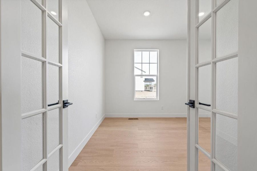 Spacious, unfurnished interior of a new home in The Nest Reserve at Canyon Creek, Erie (Image 14).