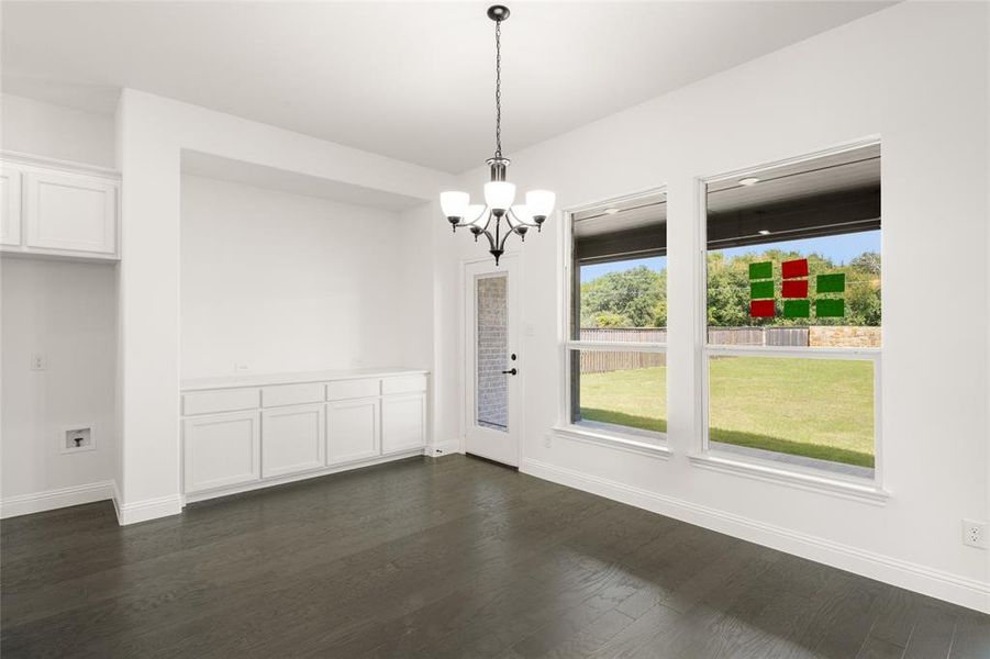 345 Paddle Boat- Dining-1 345 Paddle Boat- Dining-1