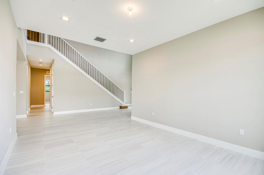 Spacious, unfurnished interior of a new home in Apex at Avenir, Palm Beach Gardens (Image 21).
