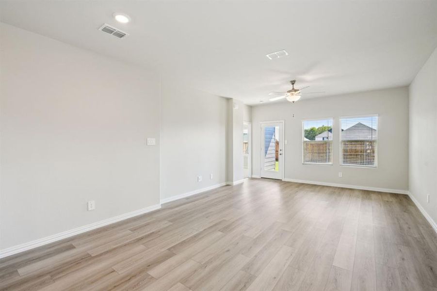 Photo is not of the actual home, but is an inspirational photo of builder’s model home and may depict options, furnishings, and/or decorator features that are not included. Photo is not of the actual home, but is an inspirational photo of builder’s model home and may depict options, furnishings, and/or decorator features that are not included.