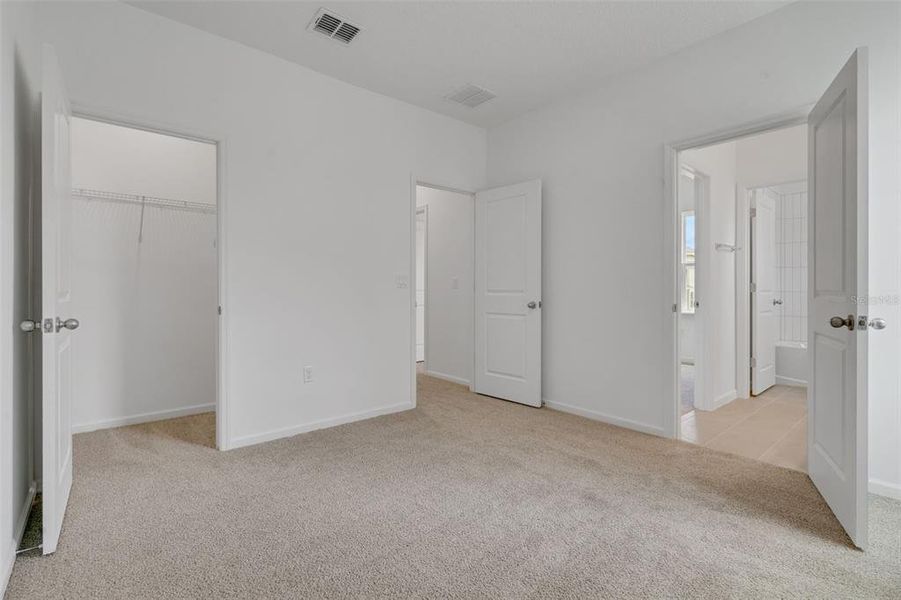 Spacious, unfurnished interior of a new home in Crossroads at Kelly Park, Apopka (Image 29).