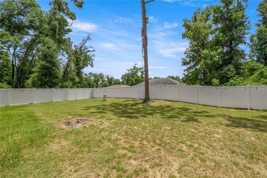 Exterior details and patio area of a home in , Belleview (Image 24).