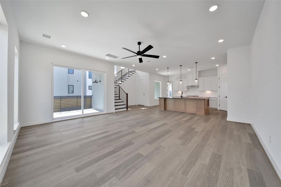 Spacious, unfurnished interior of a new home in Lago Pointe, Seabrook (Image 25). Spacious, unfurnished interior of a new home in Lago Pointe, Seabrook (Image 25).