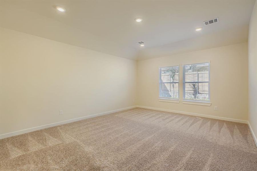 Spacious, unfurnished interior of a new home in Summerwood Estates, Red Oak (Image 25).