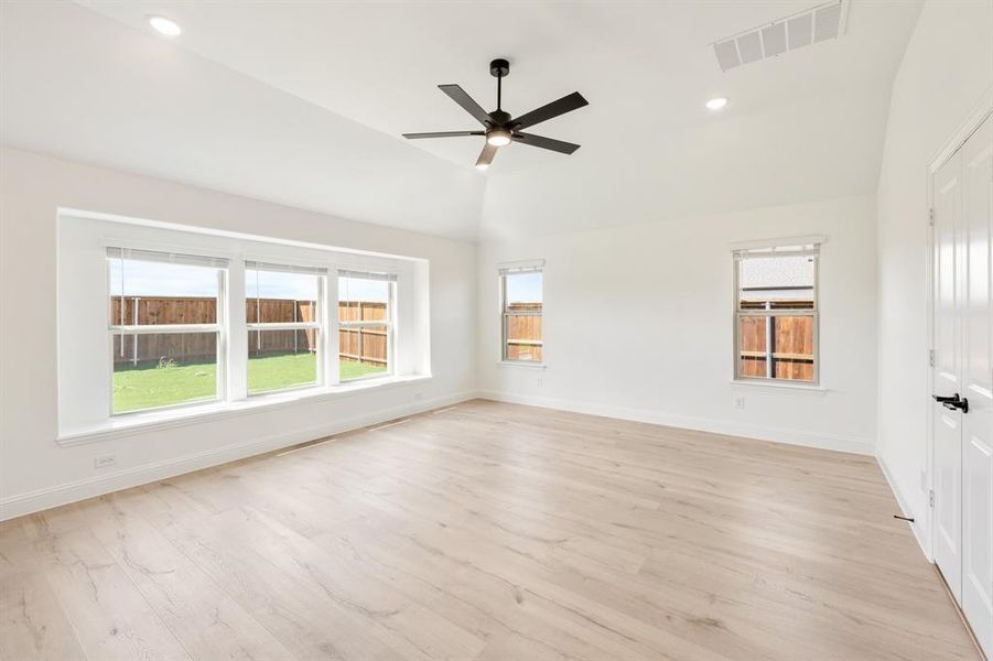 Spacious, unfurnished interior of a new home in Terracina, Rockwall (Image 16). Spacious, unfurnished interior of a new home in Terracina, Rockwall (Image 16).