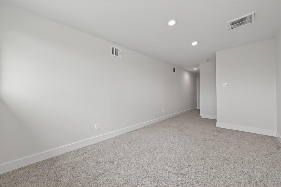 Spacious, unfurnished interior of a new home in , Bridge City (Image 26).