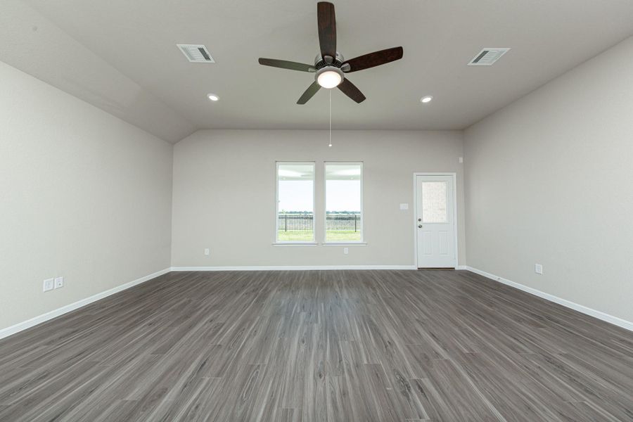Spacious, unfurnished interior of a new home in River Ranch, Dayton (Image 19).