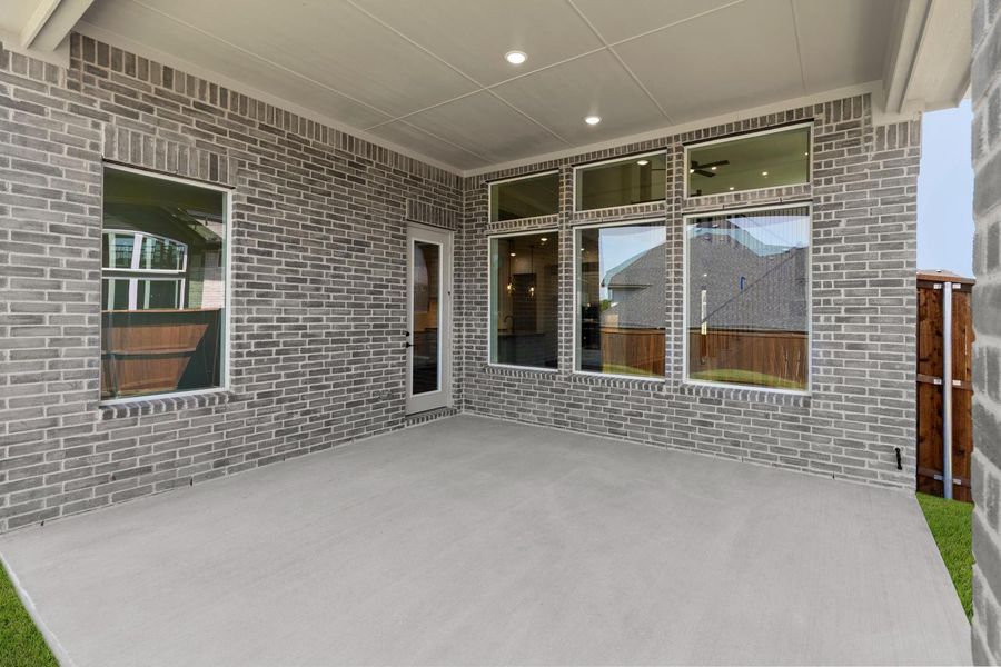 Exterior details and patio area of a home in Somerset Park, Rockwall (Image 4).