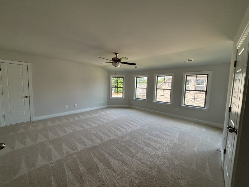 Spacious, unfurnished interior of a new home in Mebane Towne Center, Mebane (Image 10).