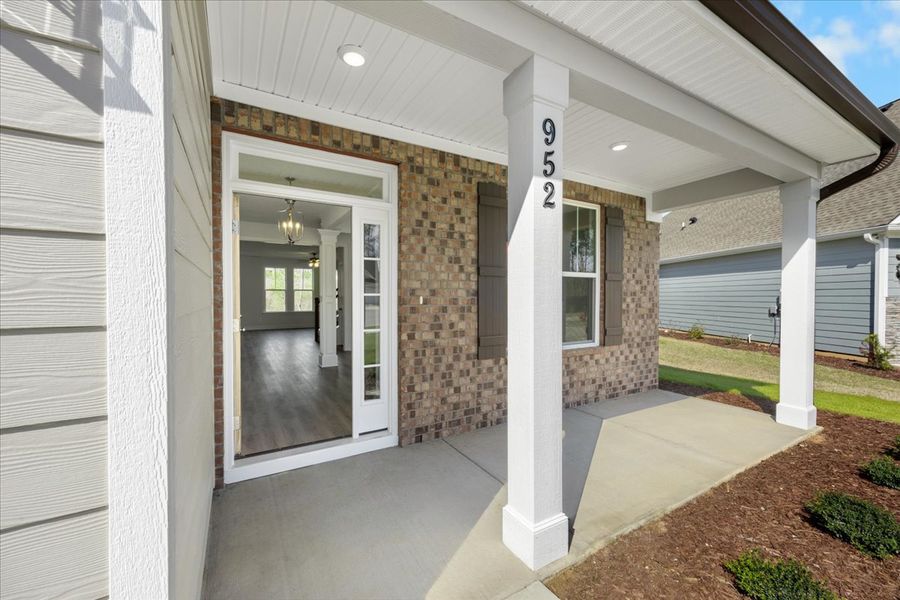 Exterior details and patio area of a home in Crawford Creek, Grovetown (Image 3).