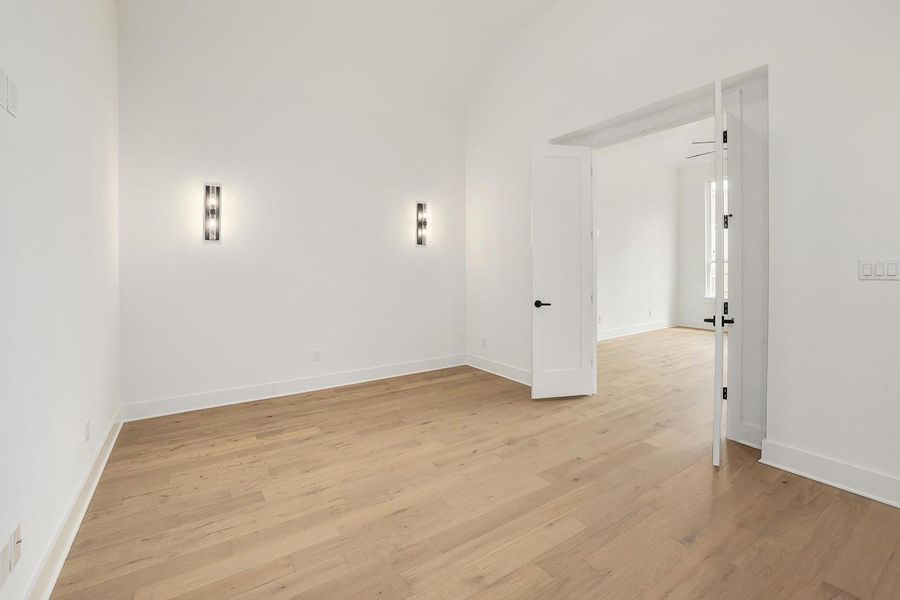 Spacious, unfurnished interior of a new home in Palmera Ridge: 70ft. lots, Leander (Image 18).