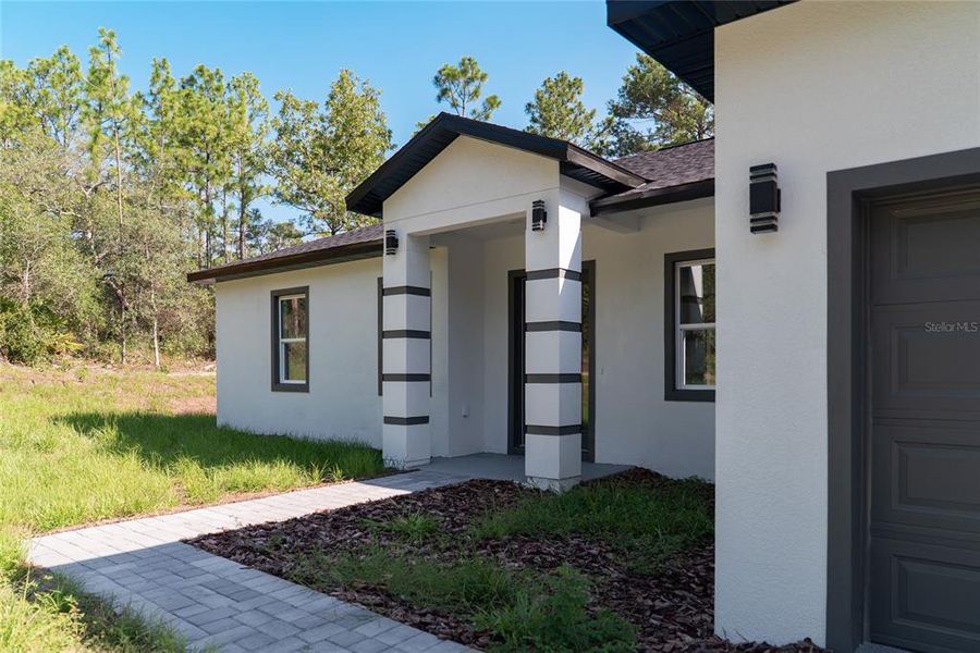 Exterior details and patio area of a home in , Dunnellon (Image 29). Exterior details and patio area of a home in , Dunnellon (Image 29).
