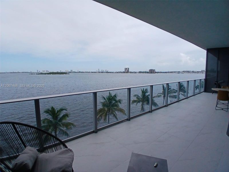 Condo located in Miami, FL showcasing its design and architecture (Image 2). Condo located in Miami, FL showcasing its design and architecture (Image 2).