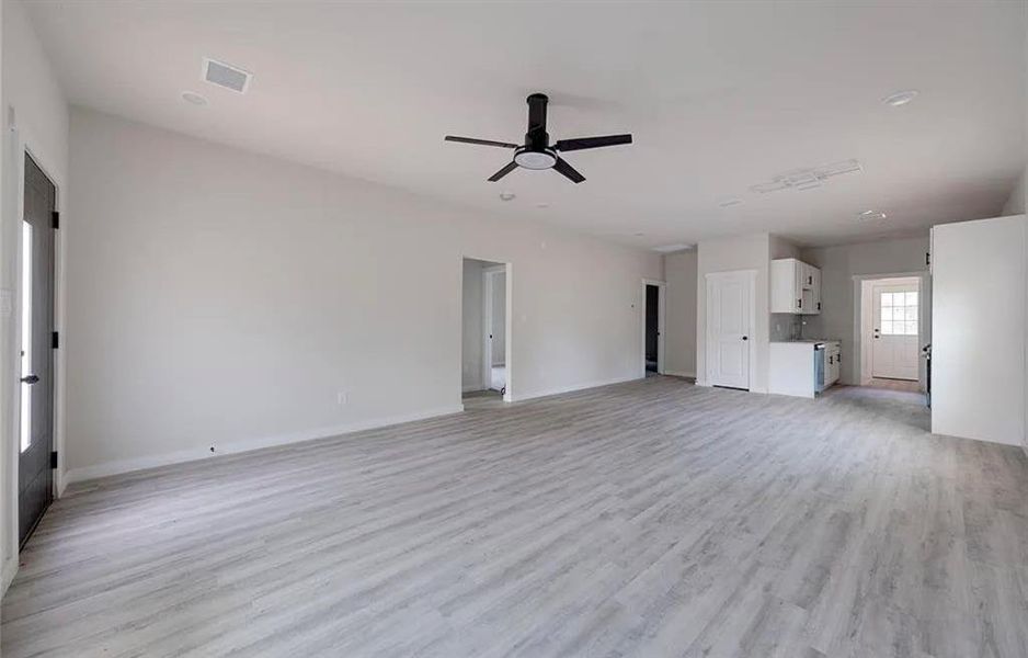 Spacious, unfurnished interior of a new home in , Mabank (Image 8). Spacious, unfurnished interior of a new home in , Mabank (Image 8).