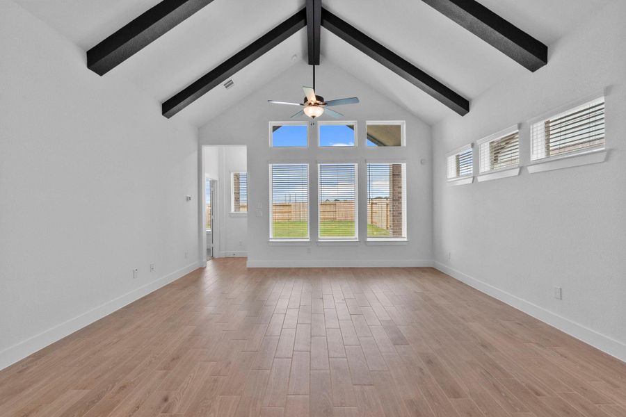 Spacious, unfurnished interior of a new home in Wildrye 45', Waller (Image 16).