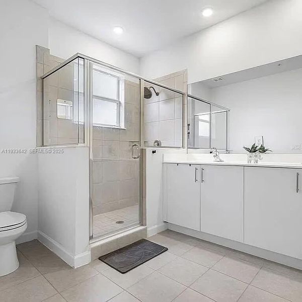 Furnished interior view inside a new home in , Lauderhill (Image 12).