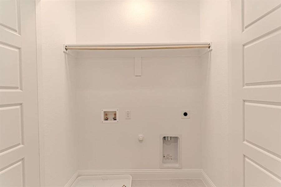 Spacious, unfurnished interior of a new home in , Fort Worth (Image 34).