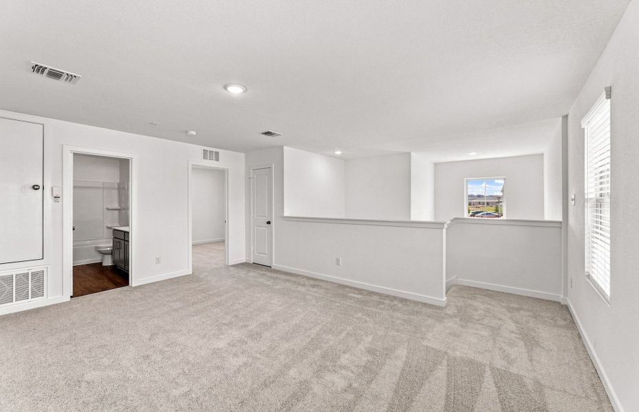 Spacious, unfurnished interior of a new home in Sonterra, Jarrell (Image 15).