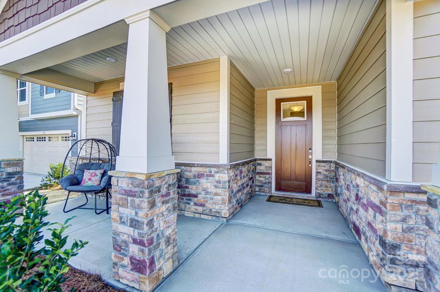 Representational only. Actual exterior elevation and interior finishes can vary. Representational only. Actual exterior elevation and interior finishes can vary.