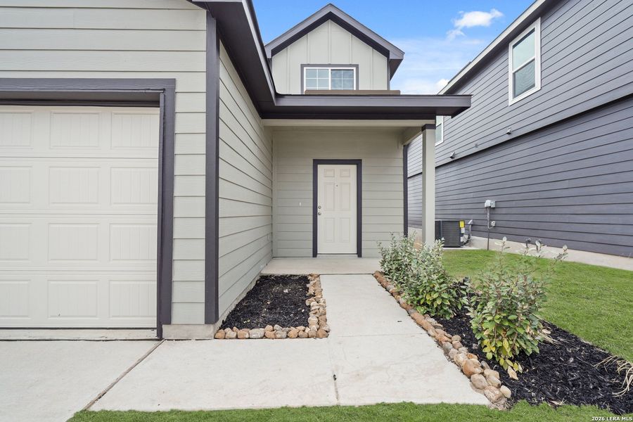 Exterior details and patio area of a home in Abbott Place, St. Hedwig (Image 3).