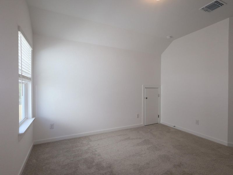 Spacious, unfurnished interior of a new home in Heritage, Dripping Springs (Image 23).