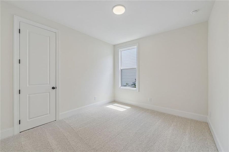 Spacious, unfurnished interior of a new home in Aberdeen, Hoschton (Image 19).