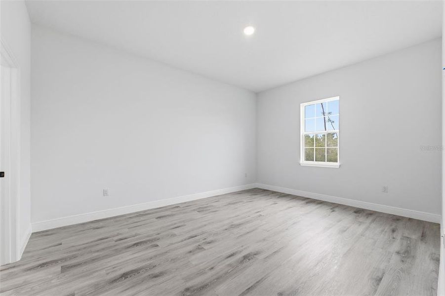 Spacious, unfurnished interior of a new home in , Ocala (Image 32).