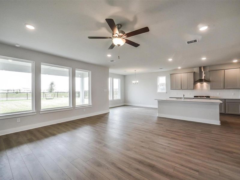 Spacious, unfurnished interior of a new home in Sierra Vista, Rosharon (Image 19).