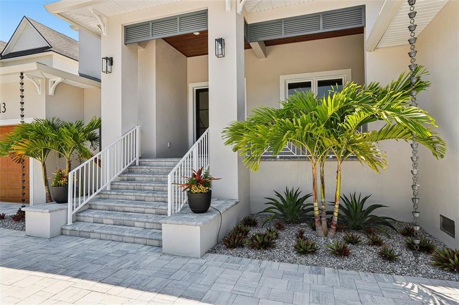 Exterior details and patio area of a home in , Tampa (Image 40).