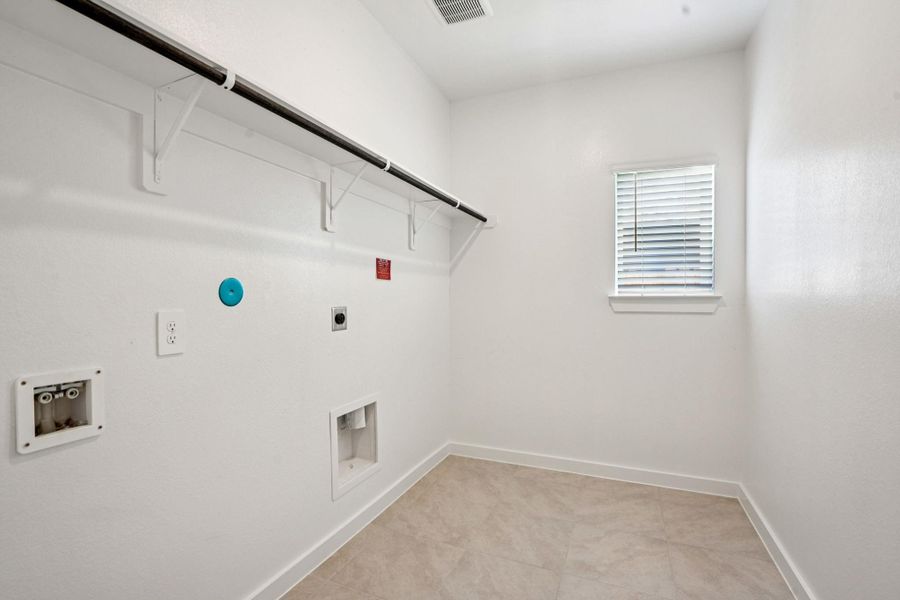 Photo is not of the actual home, but is an inspirational photo of builder’s model home and may depict options, furnishings, and/or decorator features that are not included Photo is not of the actual home, but is an inspirational photo of builder’s model home and may depict options, furnishings, and/or decorator features that are not included