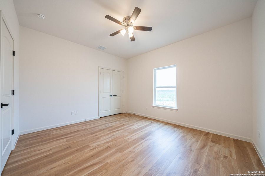 Spacious, unfurnished interior of a new home in , La Vernia (Image 27).