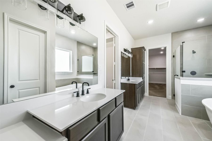Furnished interior view inside a new home in , Baytown (Image 18).