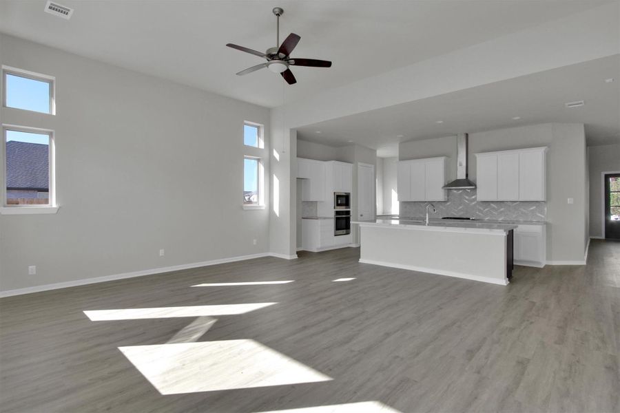 Spacious, unfurnished interior of a new home in Canterra Creek 60', Rosharon (Image 20). Spacious, unfurnished interior of a new home in Canterra Creek 60', Rosharon (Image 20).