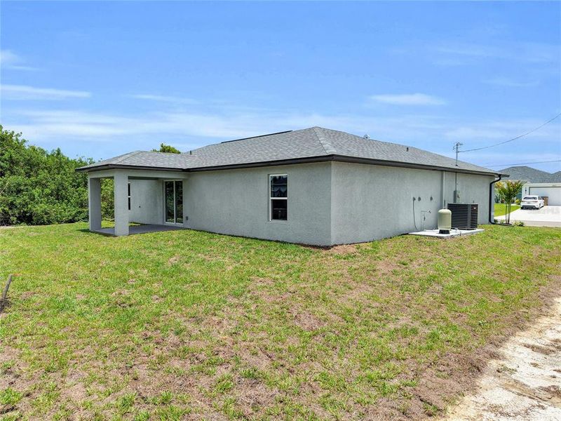Exterior details and patio area of a home in , Cape Coral (Image 20).