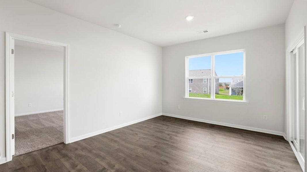 Spacious, unfurnished interior of a new home in Woodglen, Piedmont (Image 21).