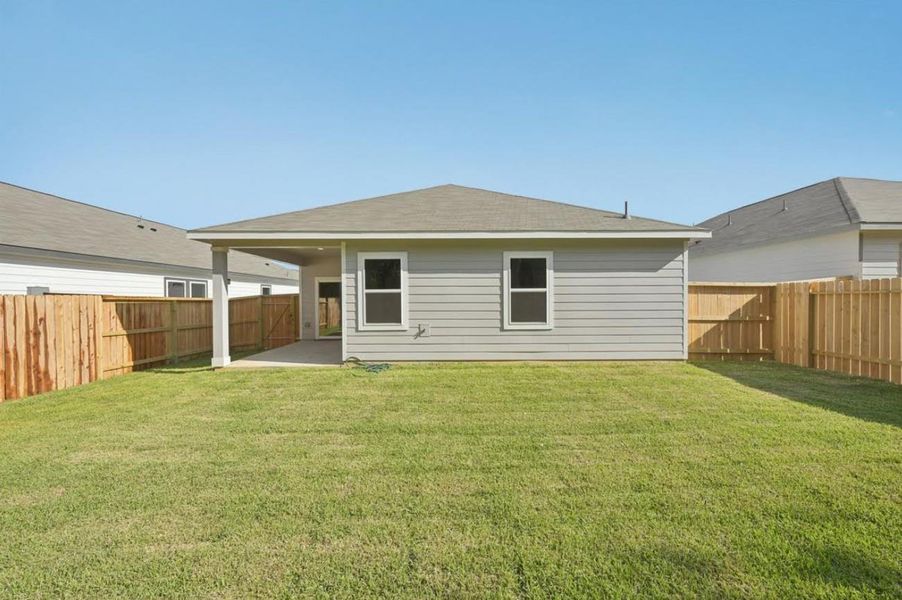 Exterior details and patio area of a home in Willow Springs, Buda (Image 3).