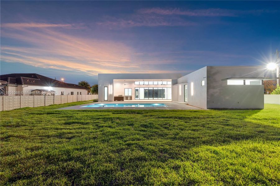 Back structure and pool night view