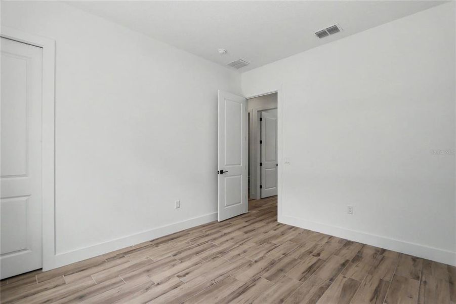 Spacious, unfurnished interior of a new home in , Ocala (Image 27).
