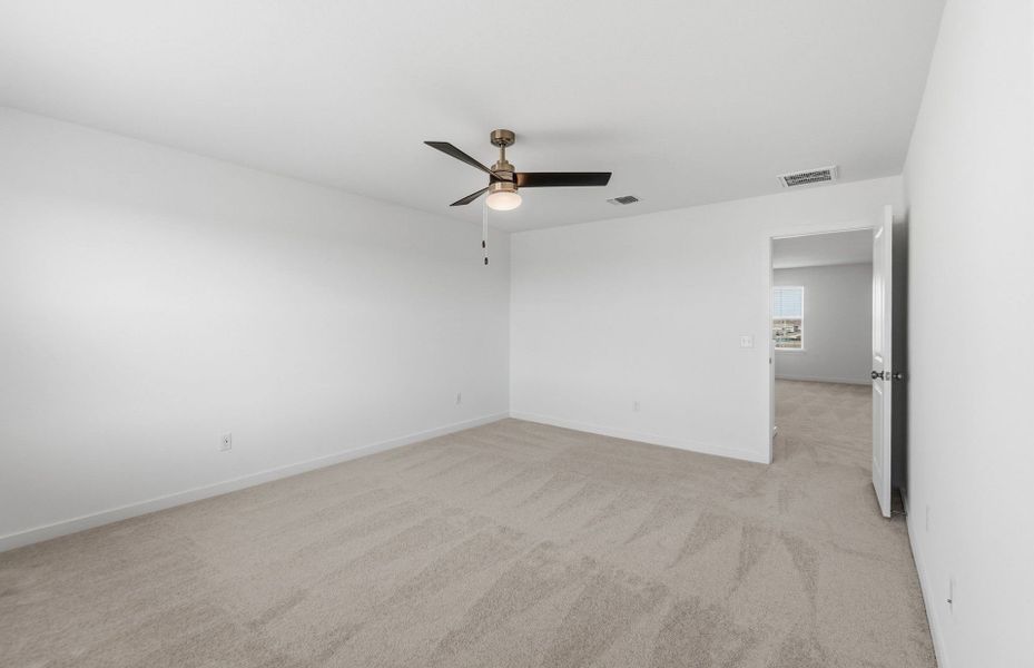 Spacious, unfurnished interior of a new home in Vantage, San Marcos (Image 27).