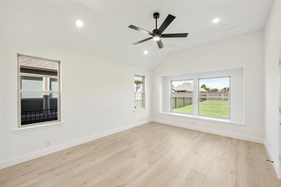 Spacious, unfurnished interior of a new home in Abe's Landing, Granbury (Image 27). Spacious, unfurnished interior of a new home in Abe's Landing, Granbury (Image 27).