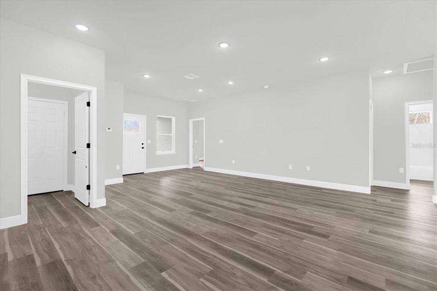 Spacious, unfurnished interior of a new home in , Ocala (Image 17).
