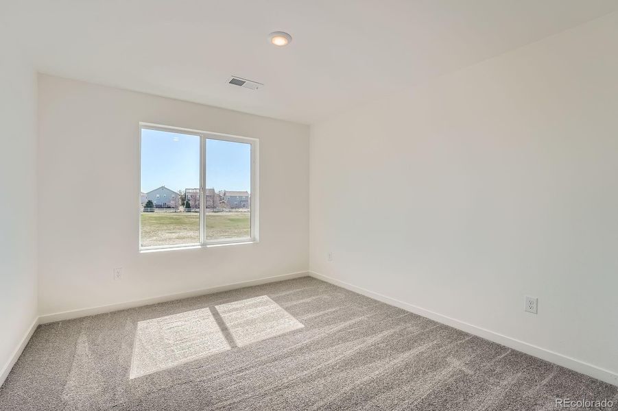 Spacious, unfurnished interior of a new home in Elevations at Murphy Creek, Aurora (Image 13).
